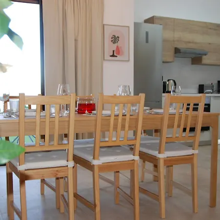 Kokona Larnaca Vila *